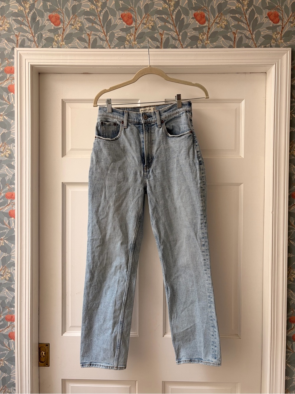 Abercrombie Curve Love Ankle Straight Ultra High Rise Jeans Size 26/2 Light Wash